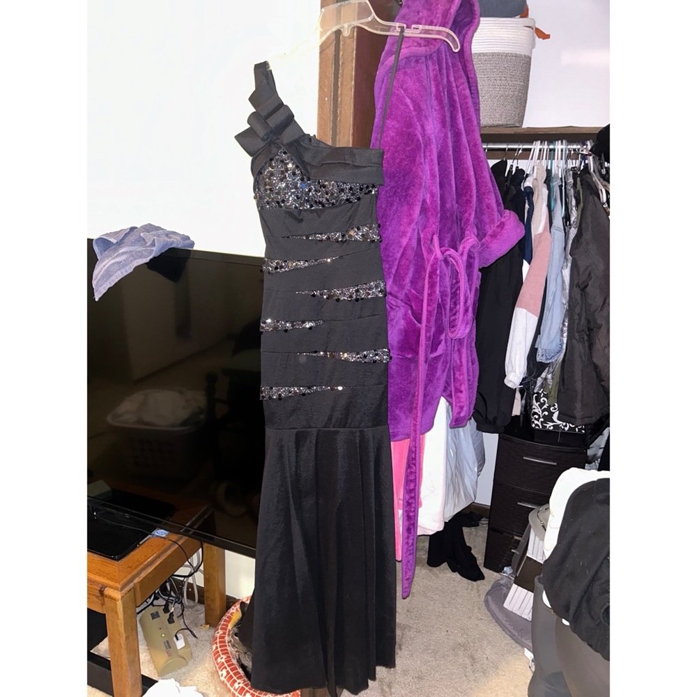 Elegant Black One-Shoulder Dress